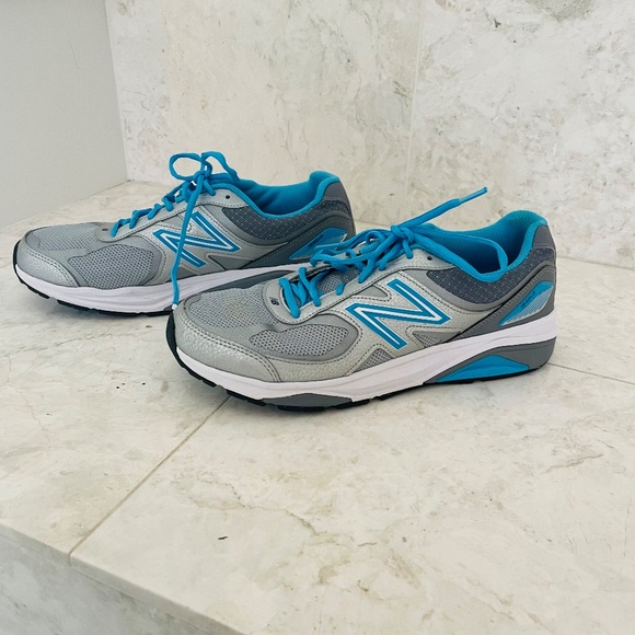 NEW BALANCE {10.5} Running Shoe 1540v3 Gray and Blue - Picture 5 of 12